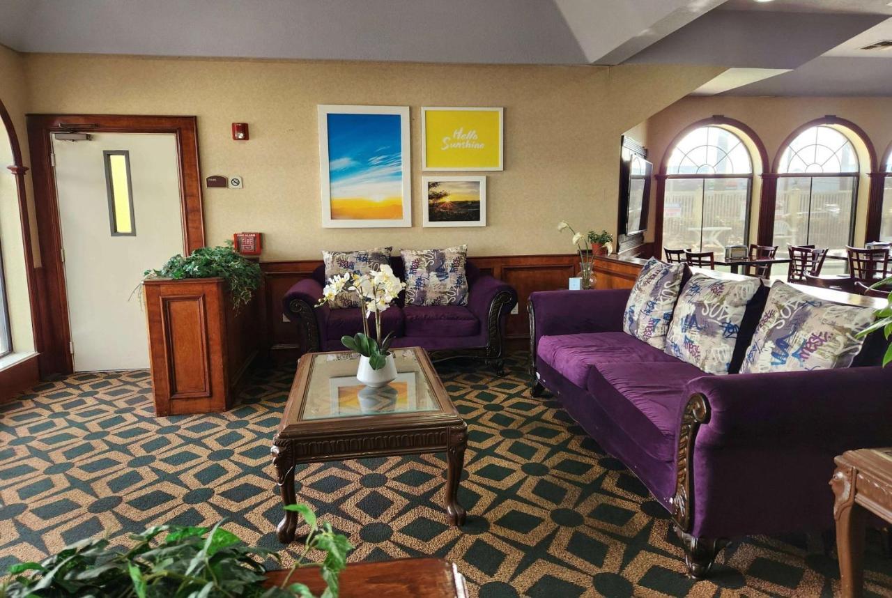 Days Inn & Suites By Wyndham Pasadena Exterior photo